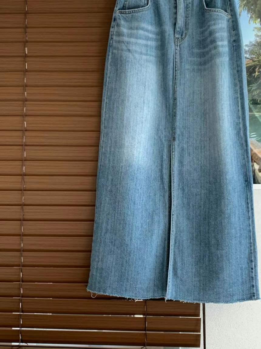 B149 Stroll Slit Skirt