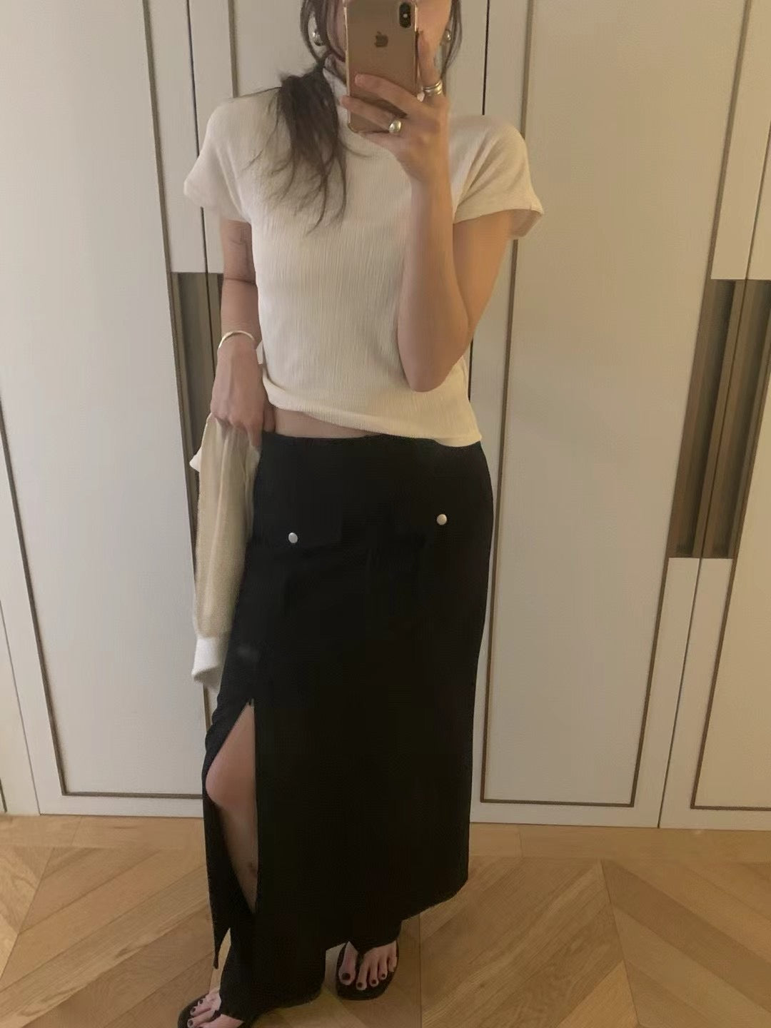B131 Pocket Chic Slit Skirt