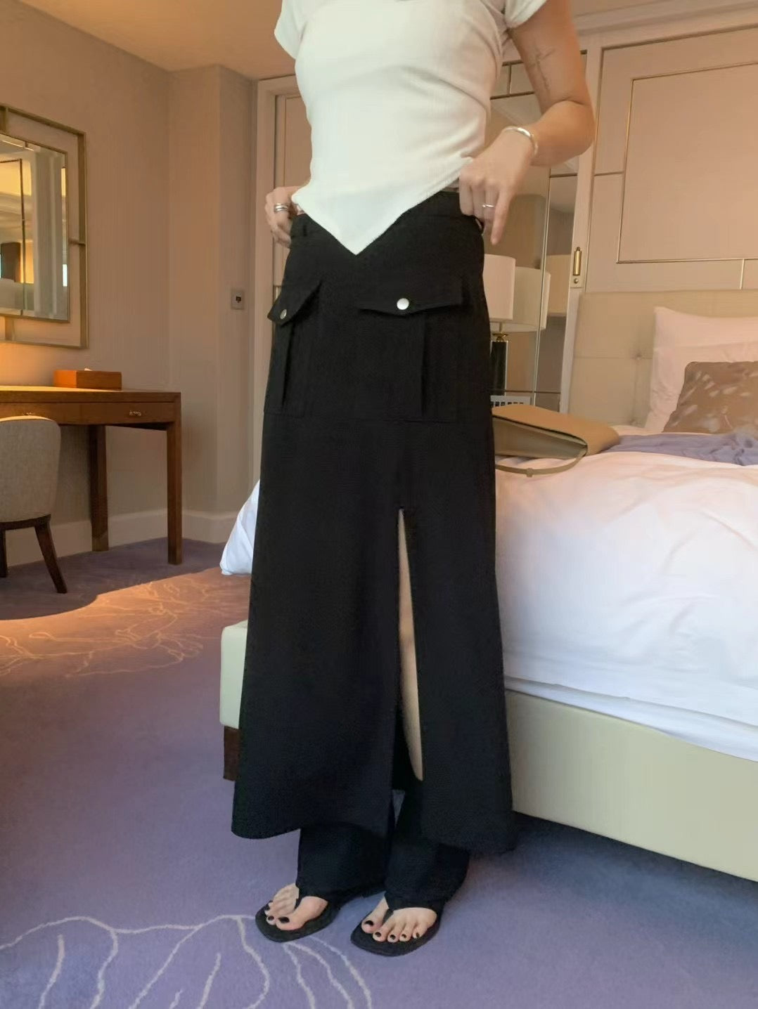 B131 Pocket Chic Slit Skirt