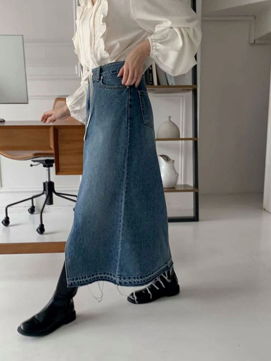 B132 Slit Fray Denim Skirt