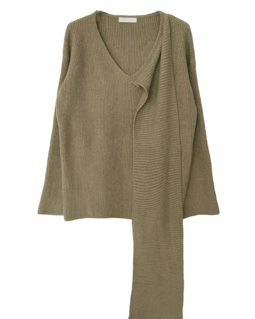T126 Minimal Scarf Sweater