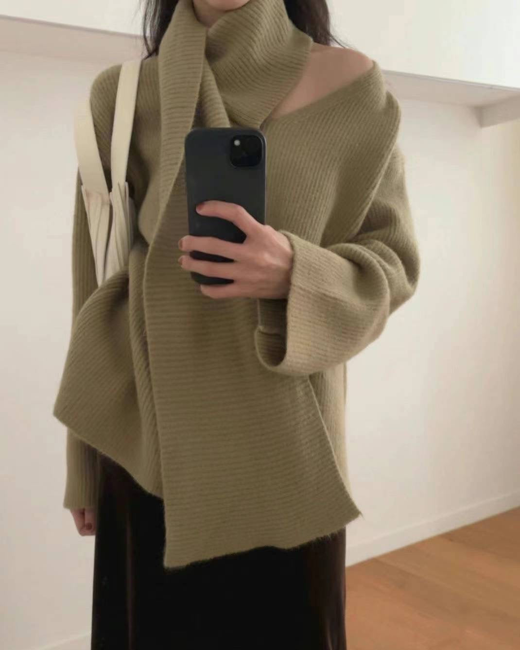 T126 Minimal Scarf Sweater