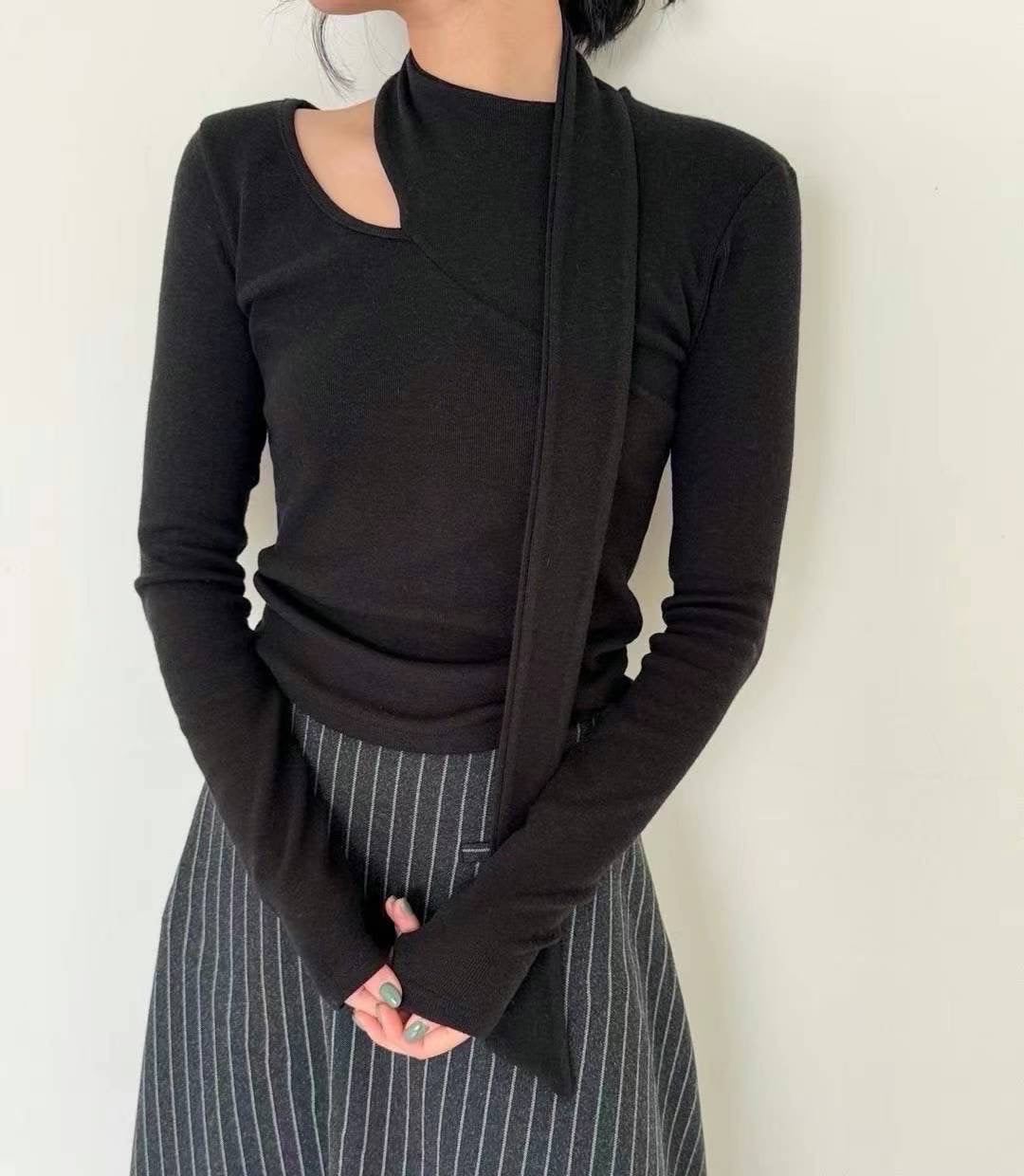 T127 Minimal Scarf Top