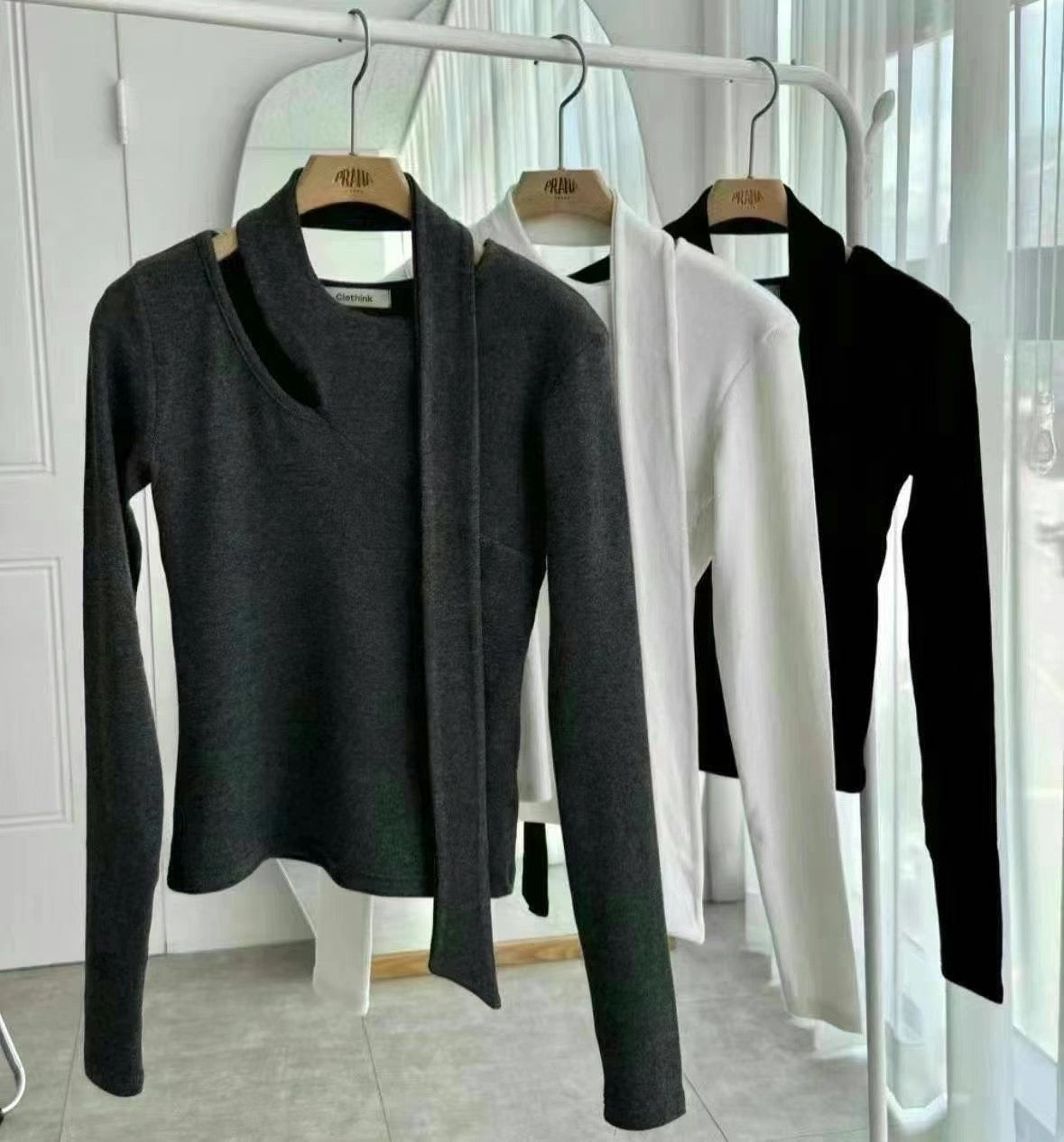 T127 Minimal Scarf Top