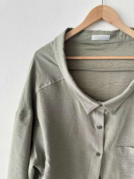 U120 Flow Collar Shirt