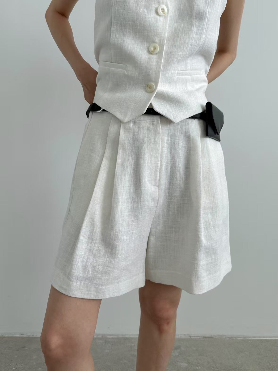 B140 Linen Flow Shorts (Display)