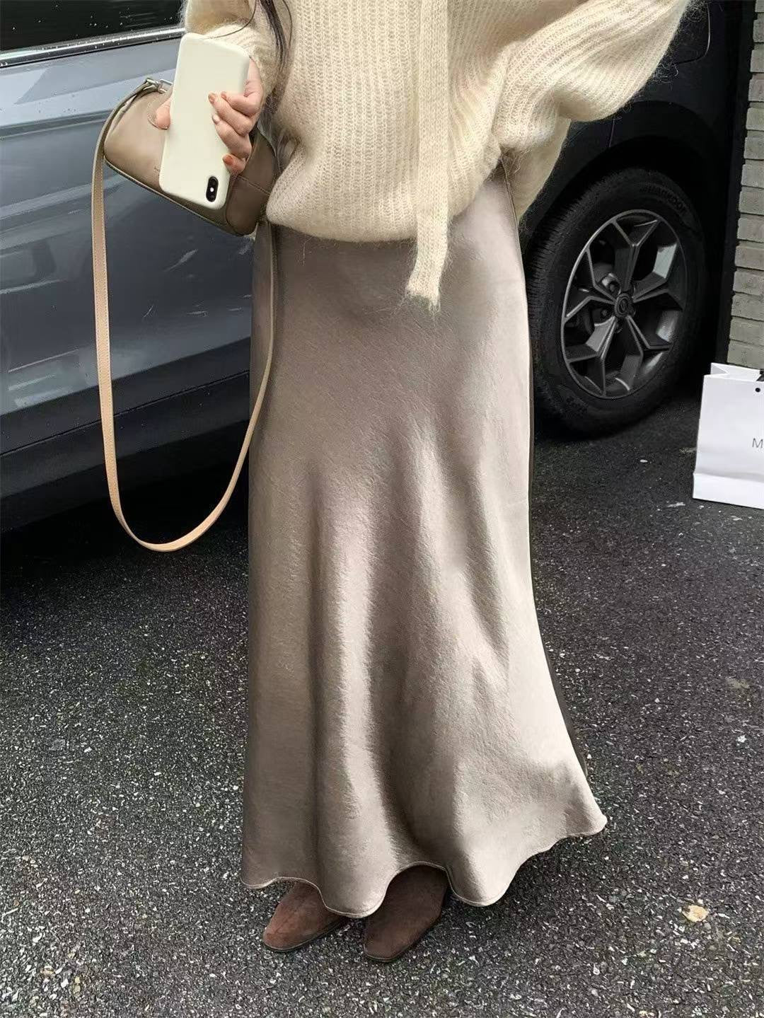 B126 Silky Glow Skirt