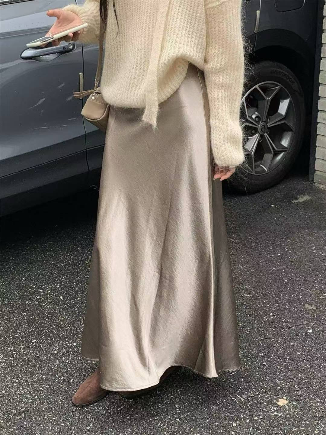B126 Silky Glow Skirt