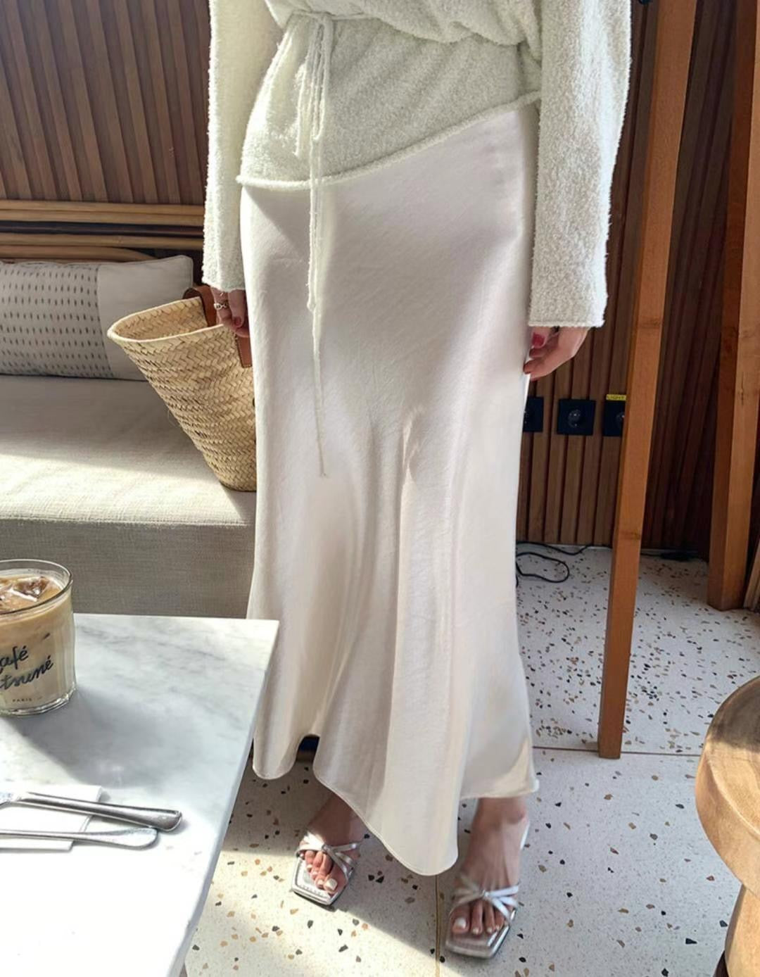 B126 Silky Glow Skirt