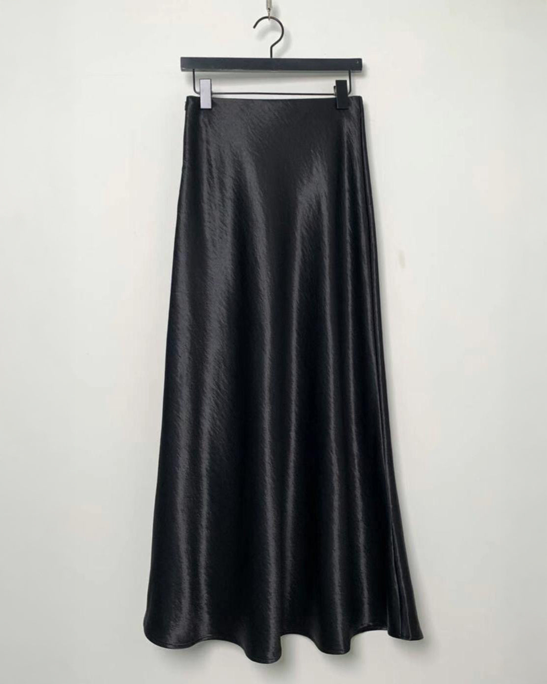 B126 Silky Glow Skirt