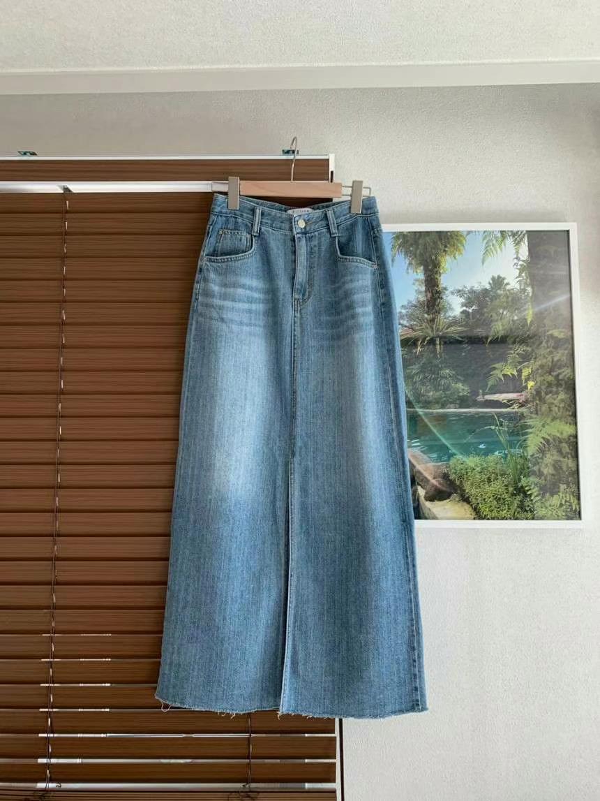 B149 Stroll Slit Skirt