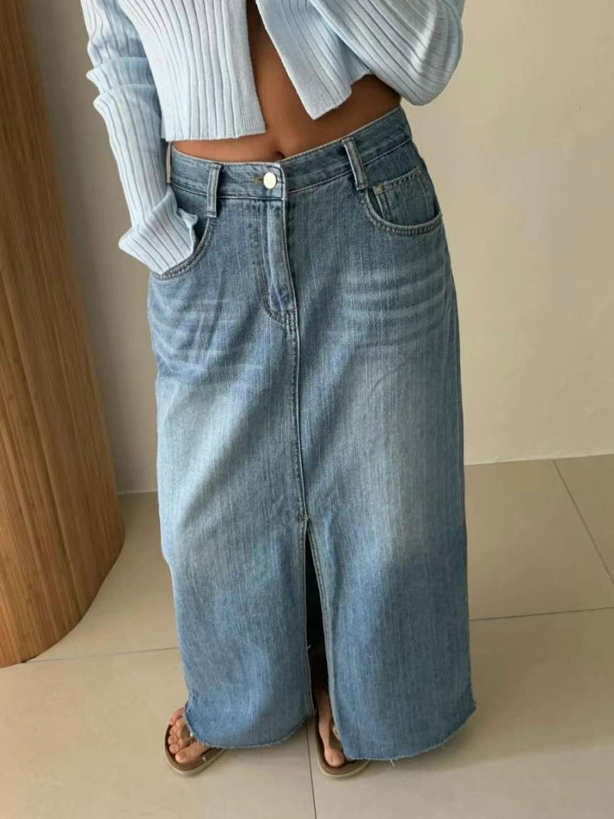 B149 Stroll Slit Skirt