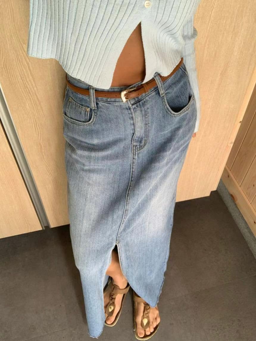 B149 Stroll Slit Skirt