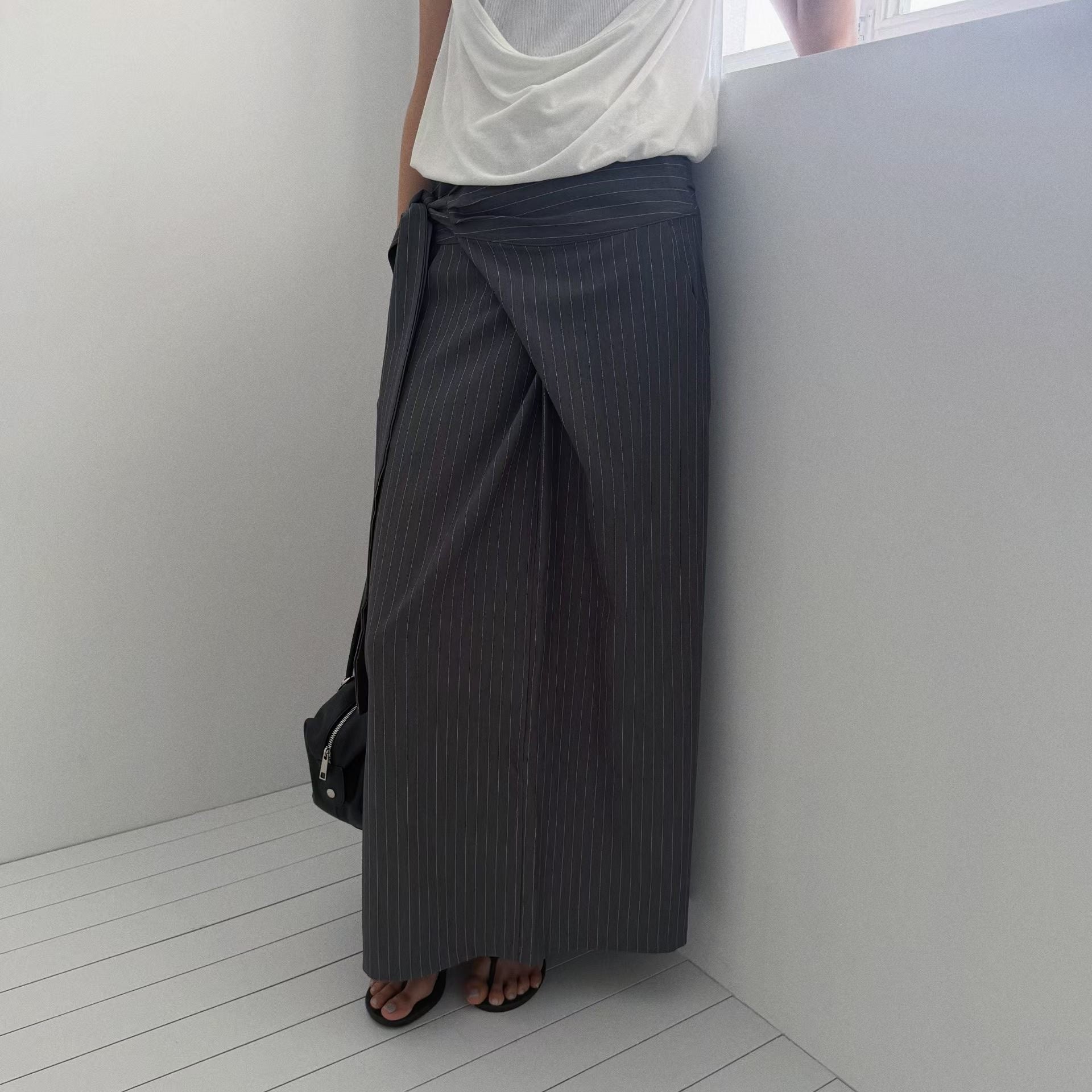 B195 Tie Theory Skirt