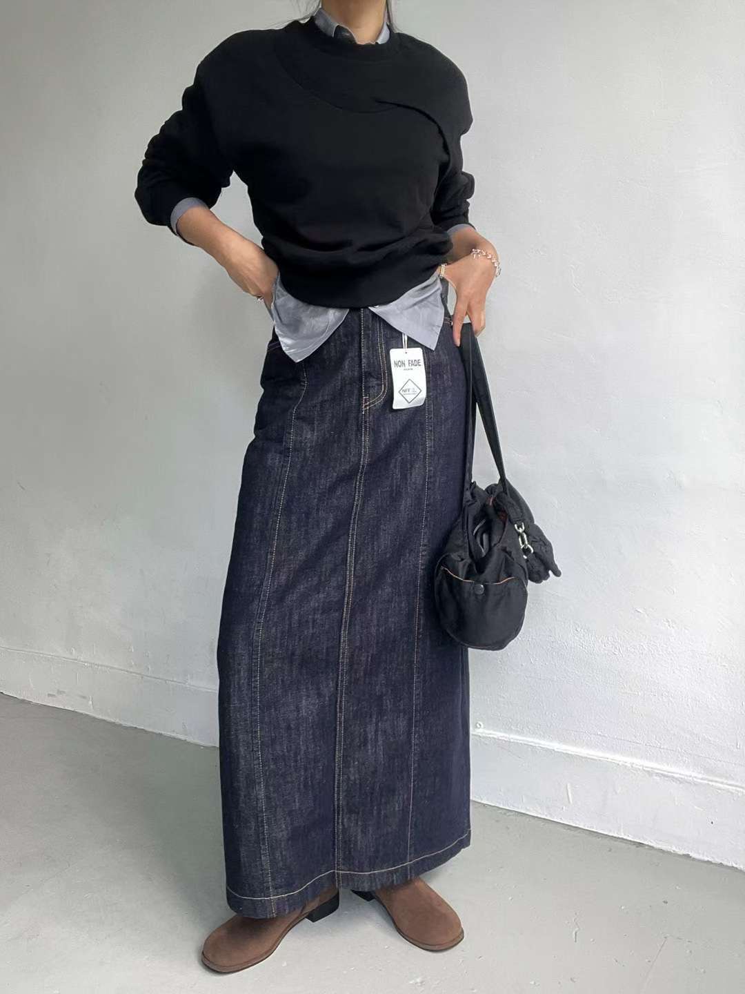 B163 Rail Slit Maxi Skirt
