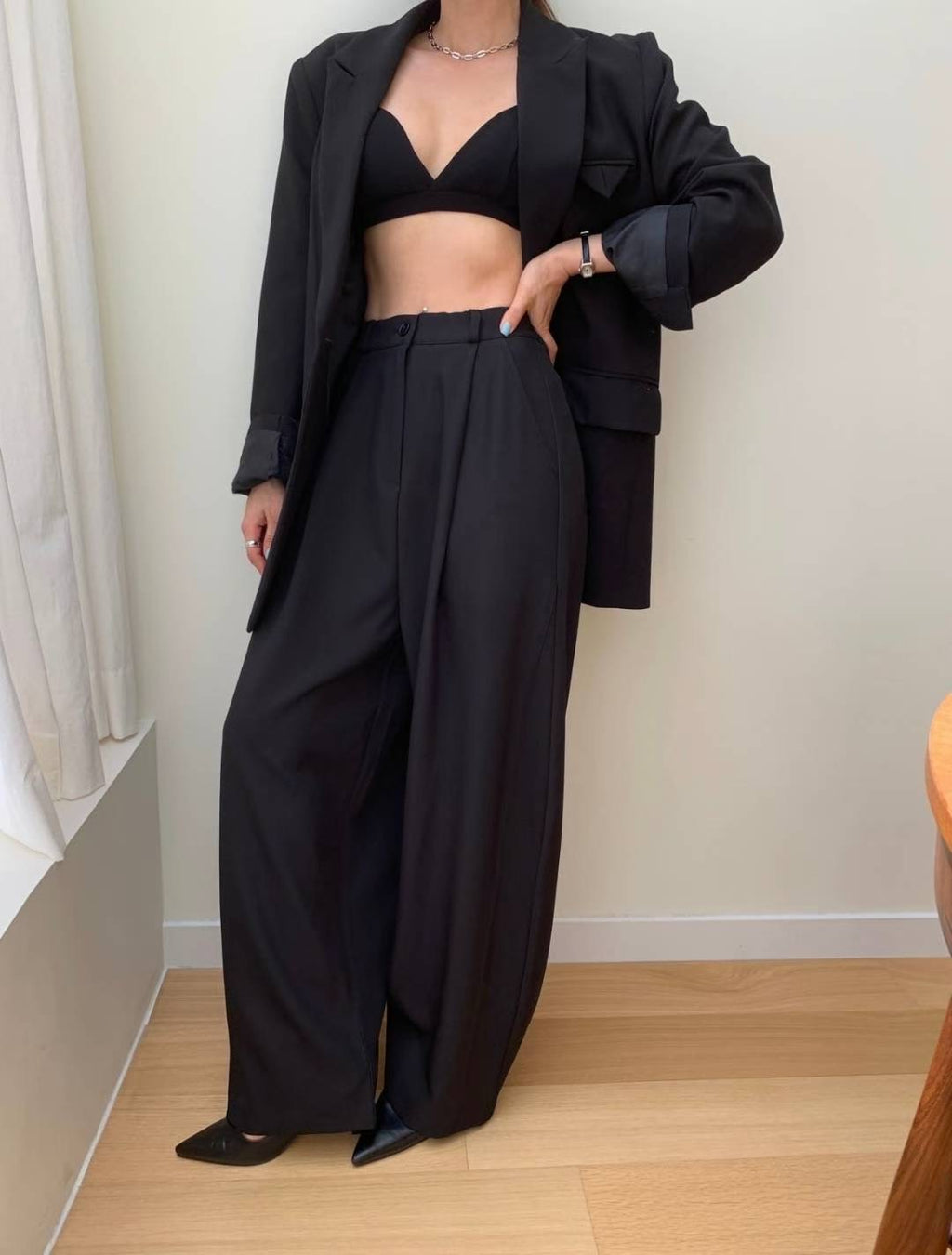 B154 Airy Curve Pants