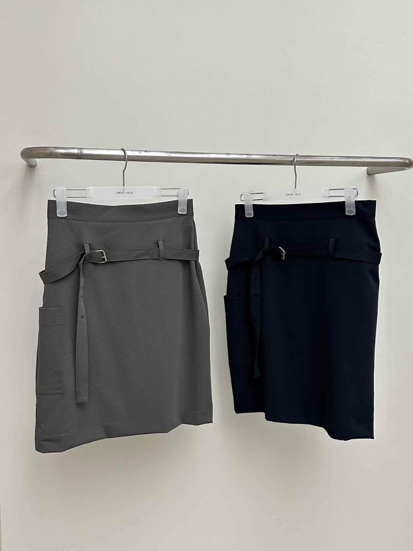 B157 Mono Midi Skirt