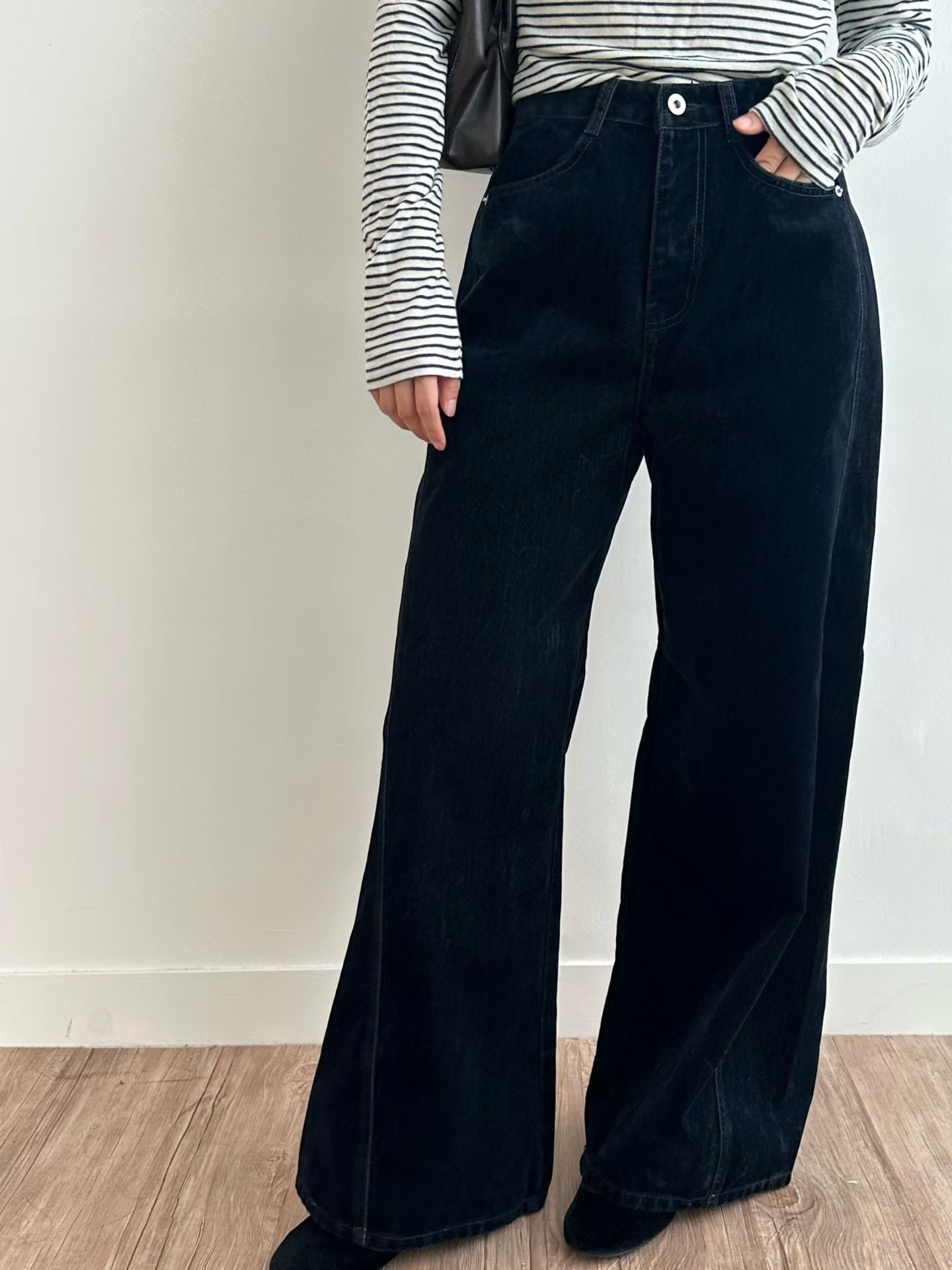 B161 Velvet Wide Pants