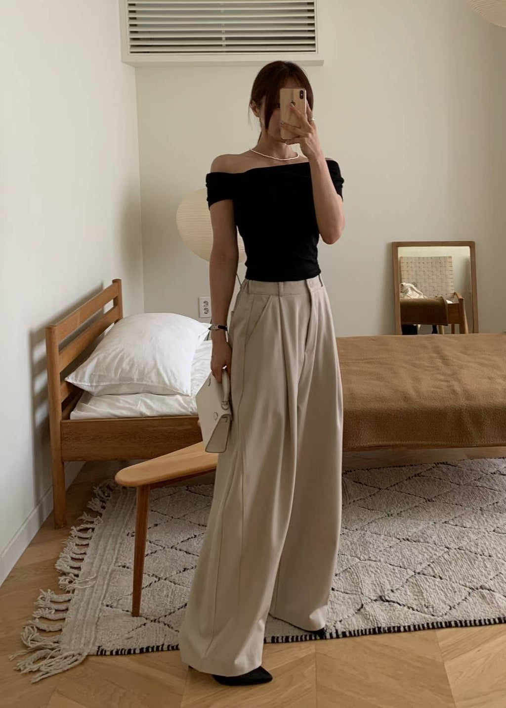 B154 Airy Curve Pants