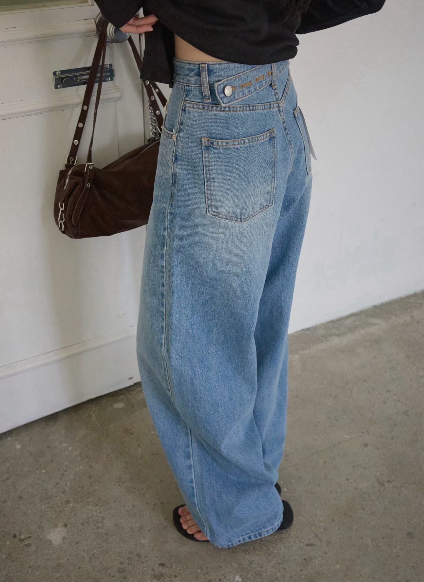 B173 Contour Waist Denim