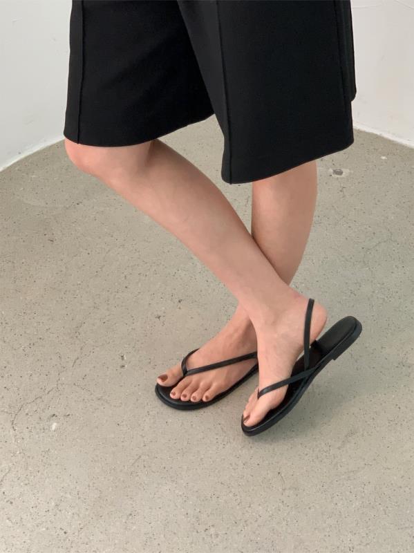 F126 Daily Line Sandals
