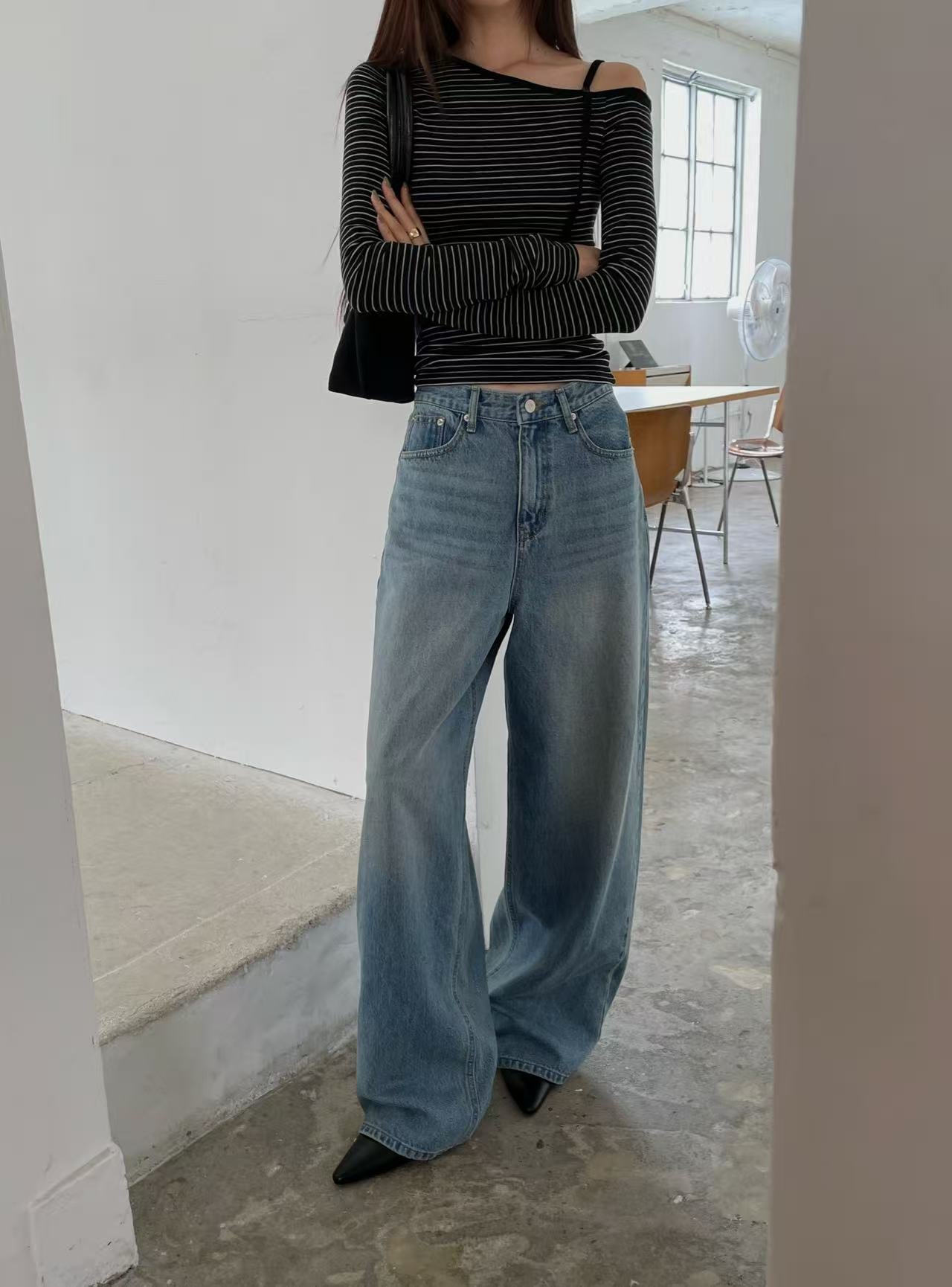 B173 Contour Waist Denim