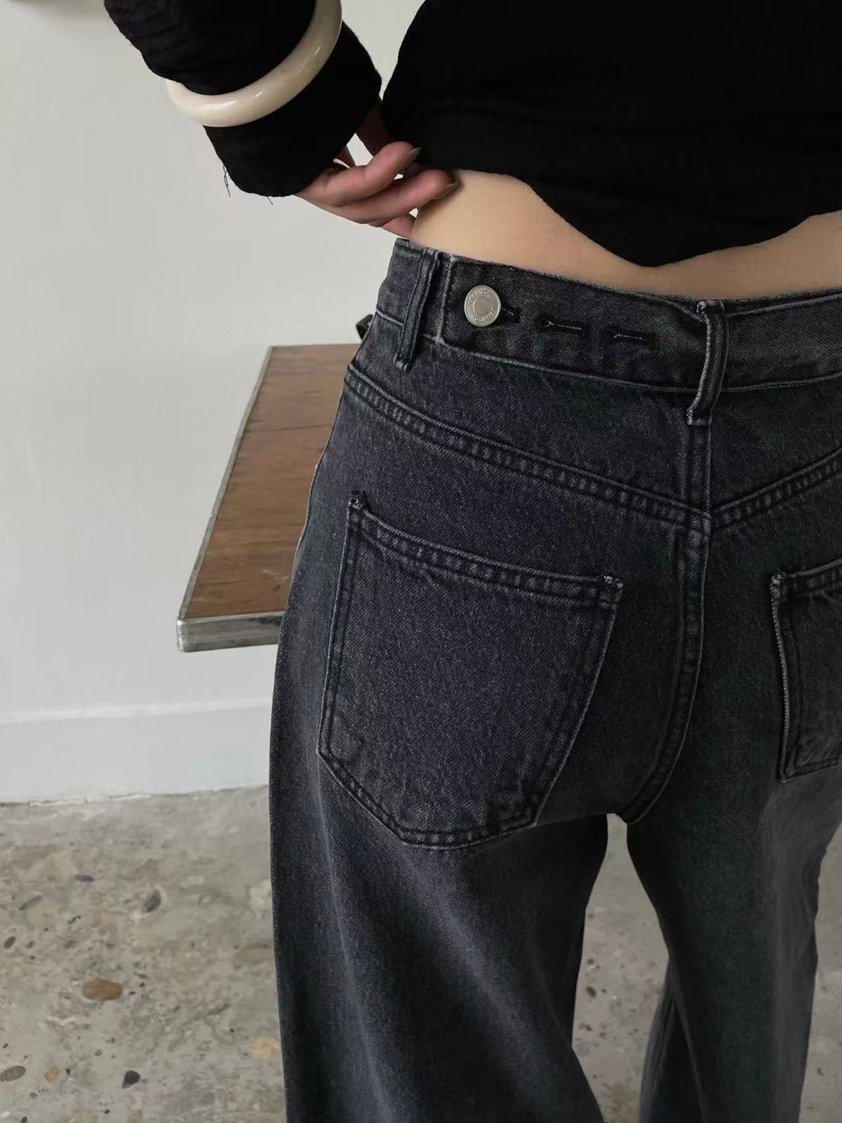 B173 Contour Waist Denim