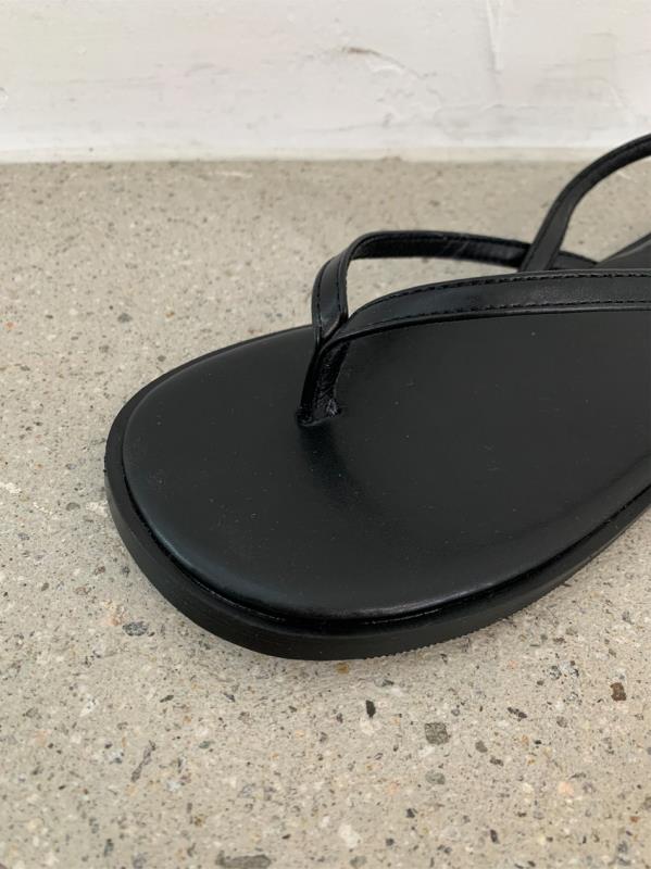 F126 Daily Line Sandals