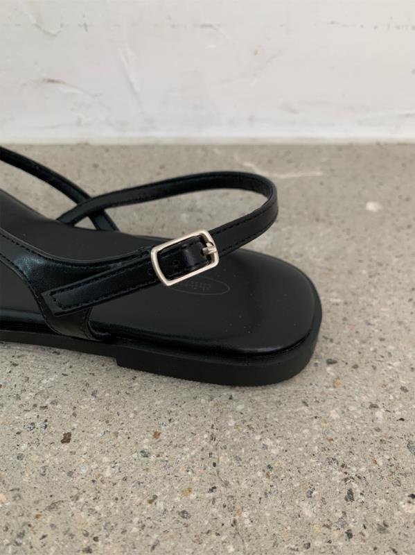 F126 Daily Line Sandals