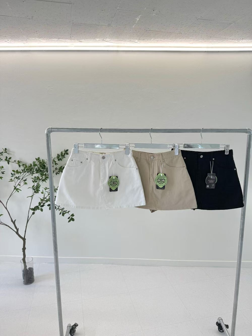 B175 Clean Cut Skort