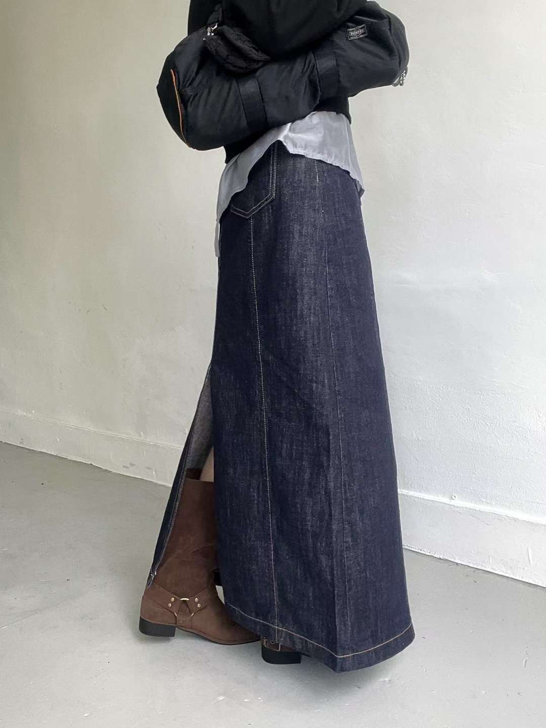 B163 Rail Slit Maxi Skirt