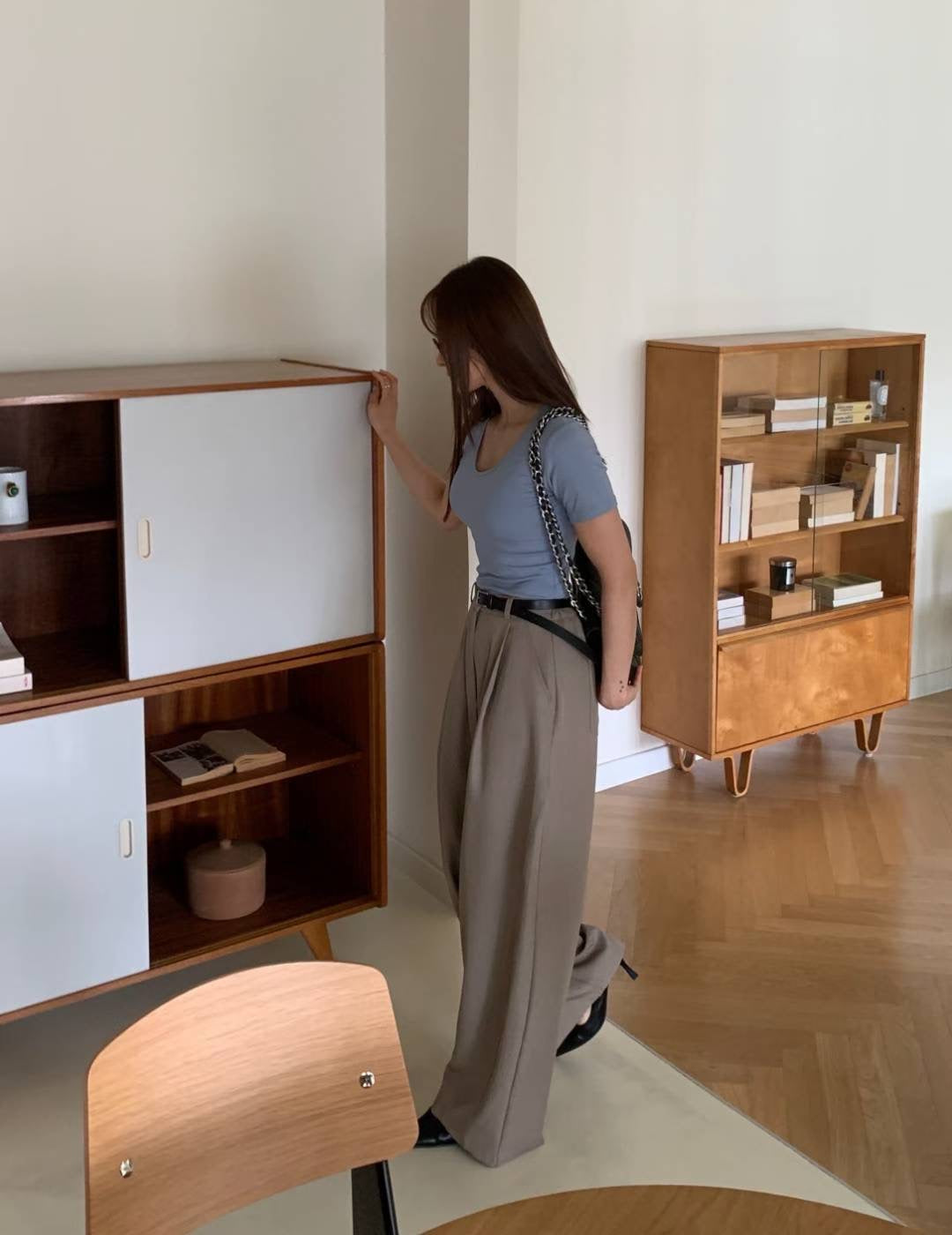 B154 Airy Curve Pants