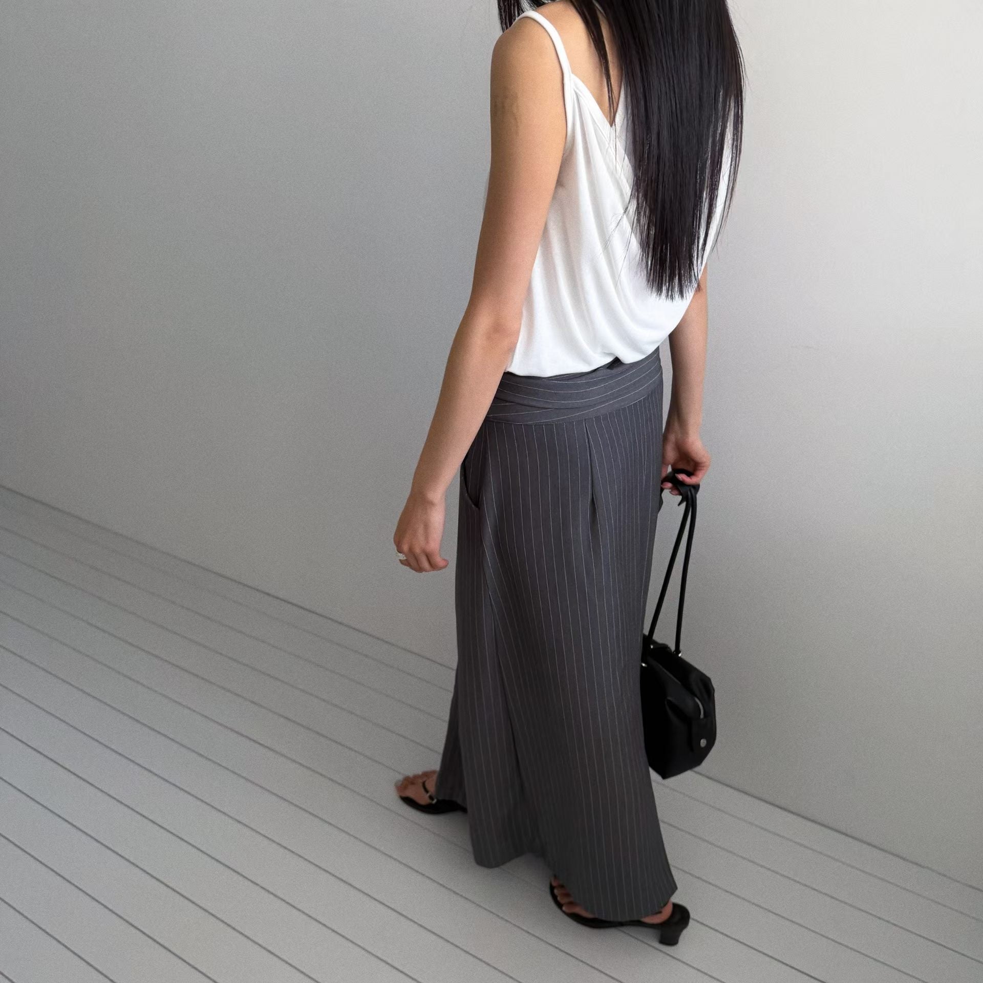 B195 Tie Theory Skirt