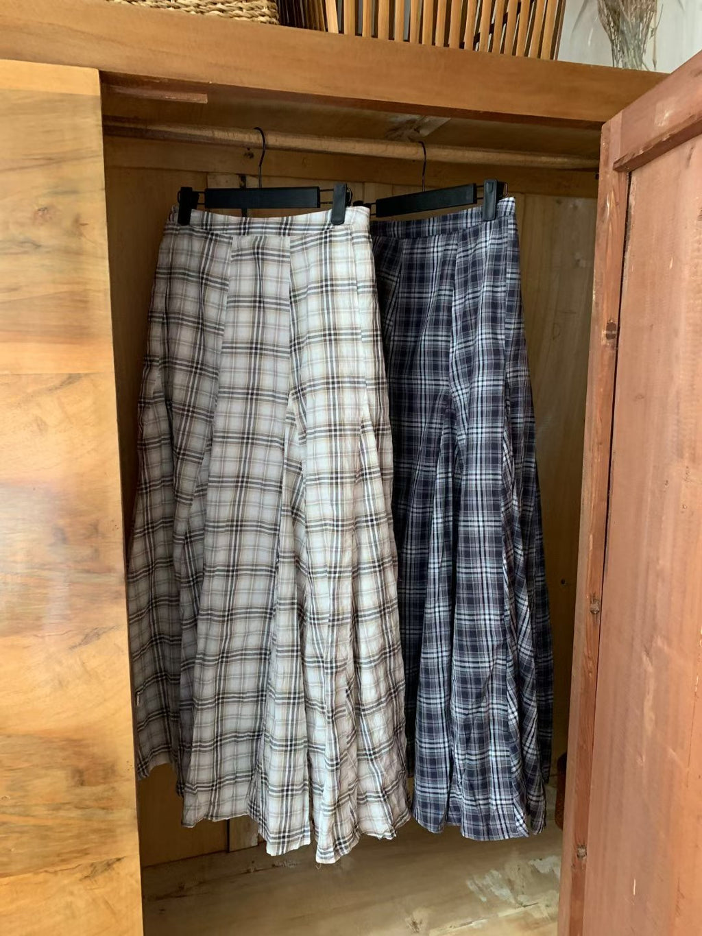 B168 Volume Checked Skirt