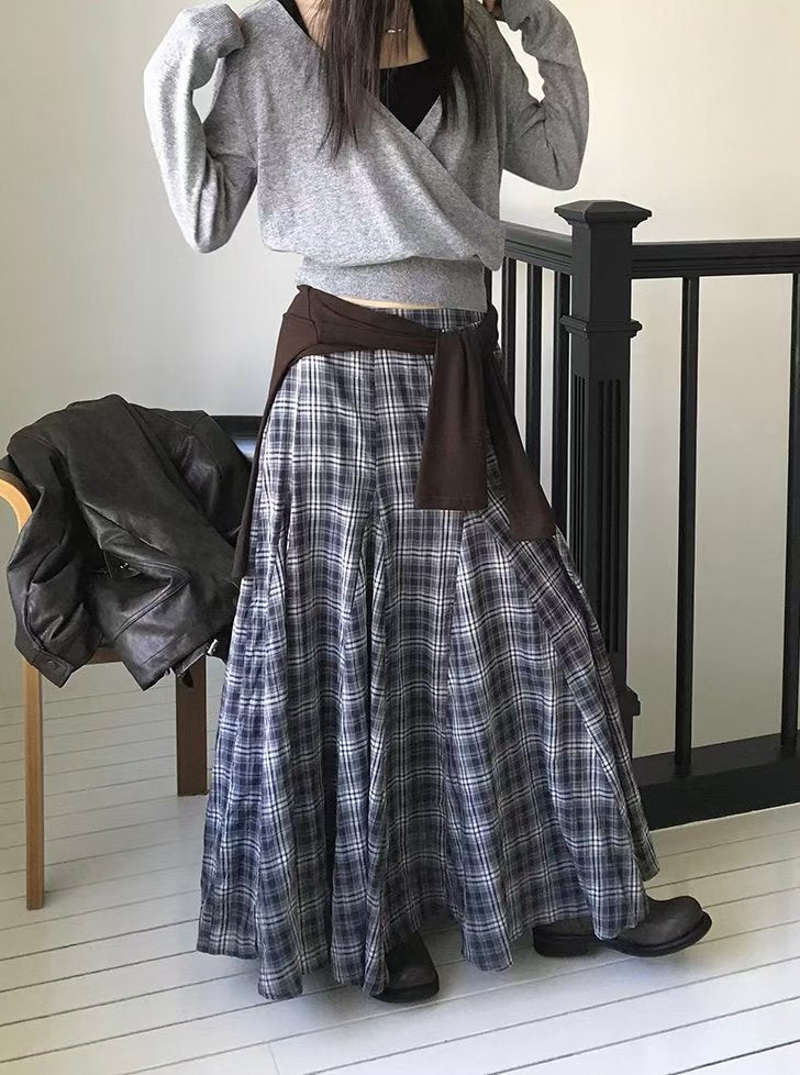 B168 Volume Checked Skirt