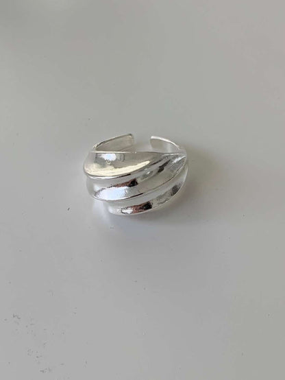 A113 Wave Curve Ring
