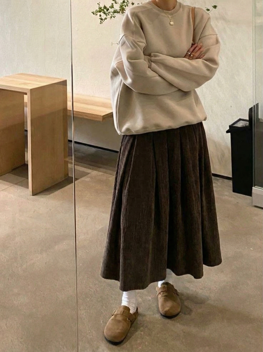 B169 Velvet Ease Pleat Skirt