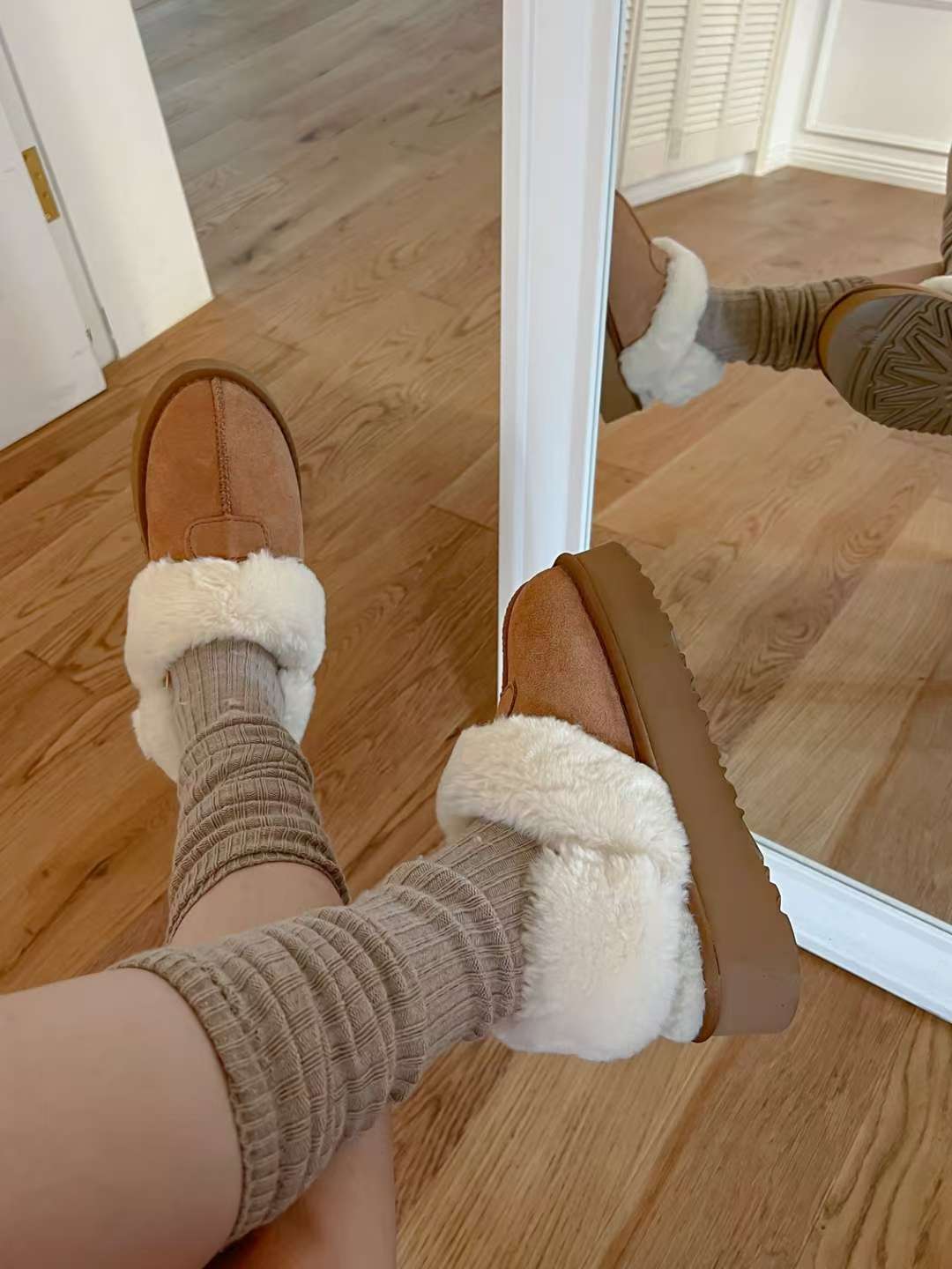 F106 Fuzzy Warm Slippers w/ Strap