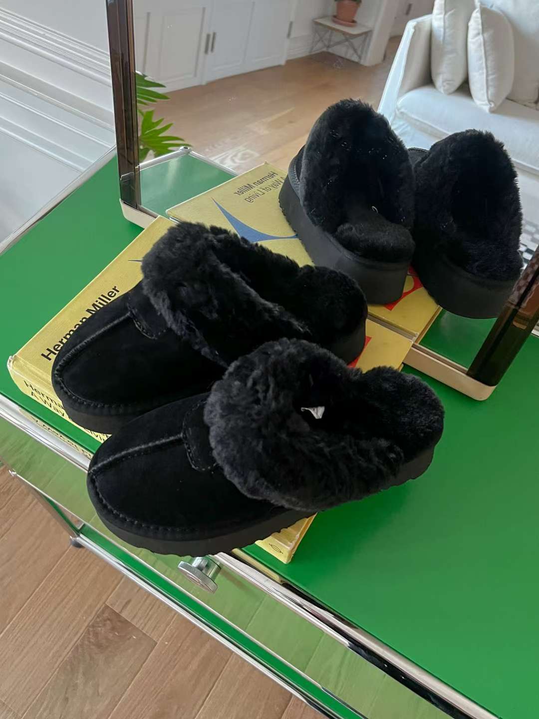 F106 Fuzzy Warm Slippers w/ Strap