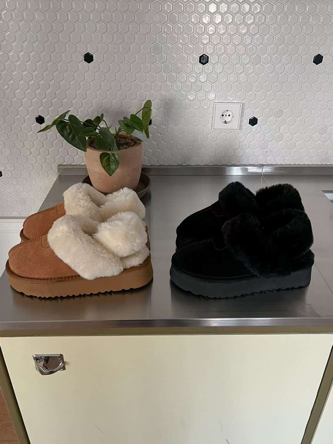 F106 Fuzzy Warm Slippers w/ Strap