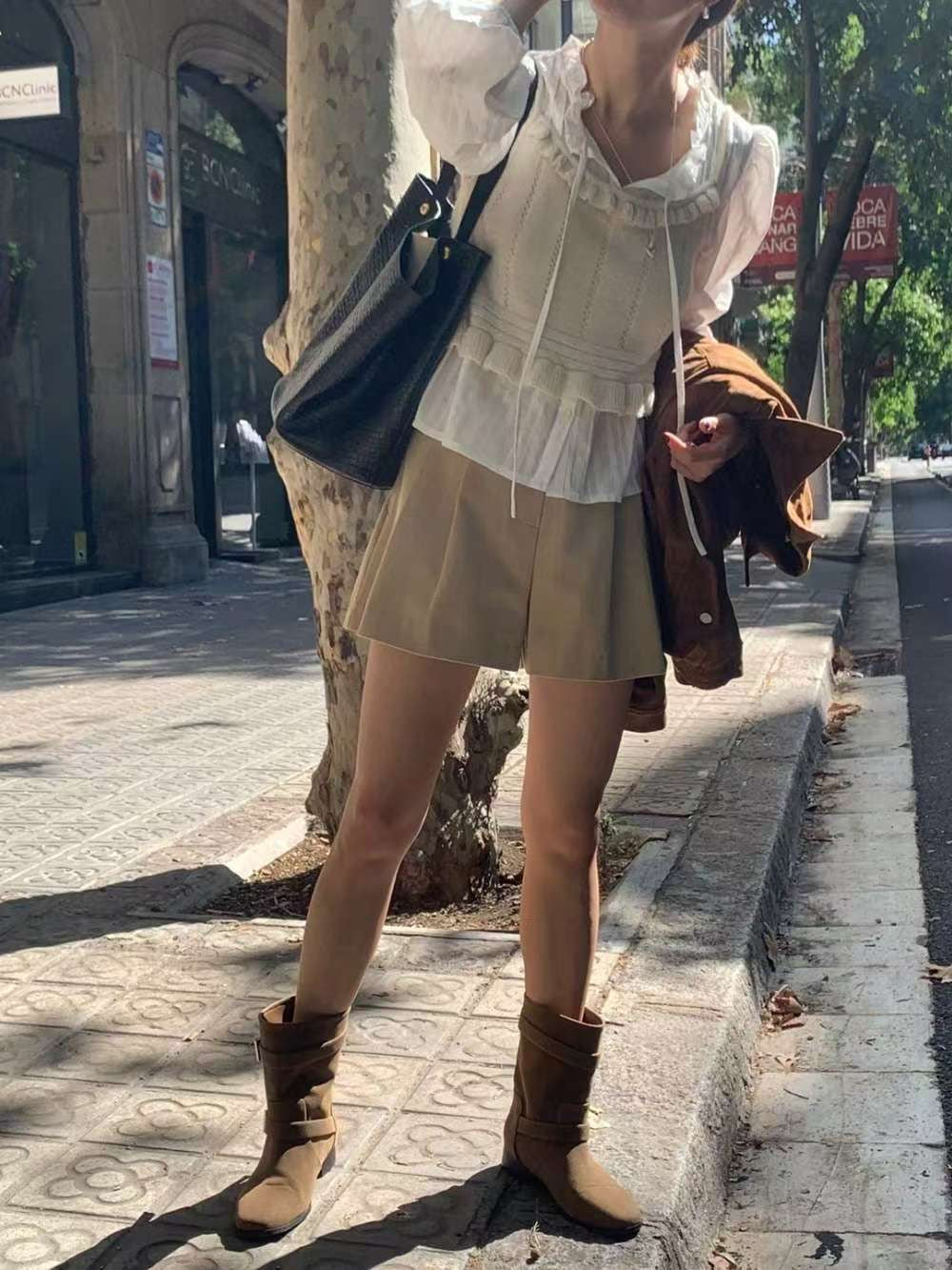 B148 Fold Me Up Shorts (Display)