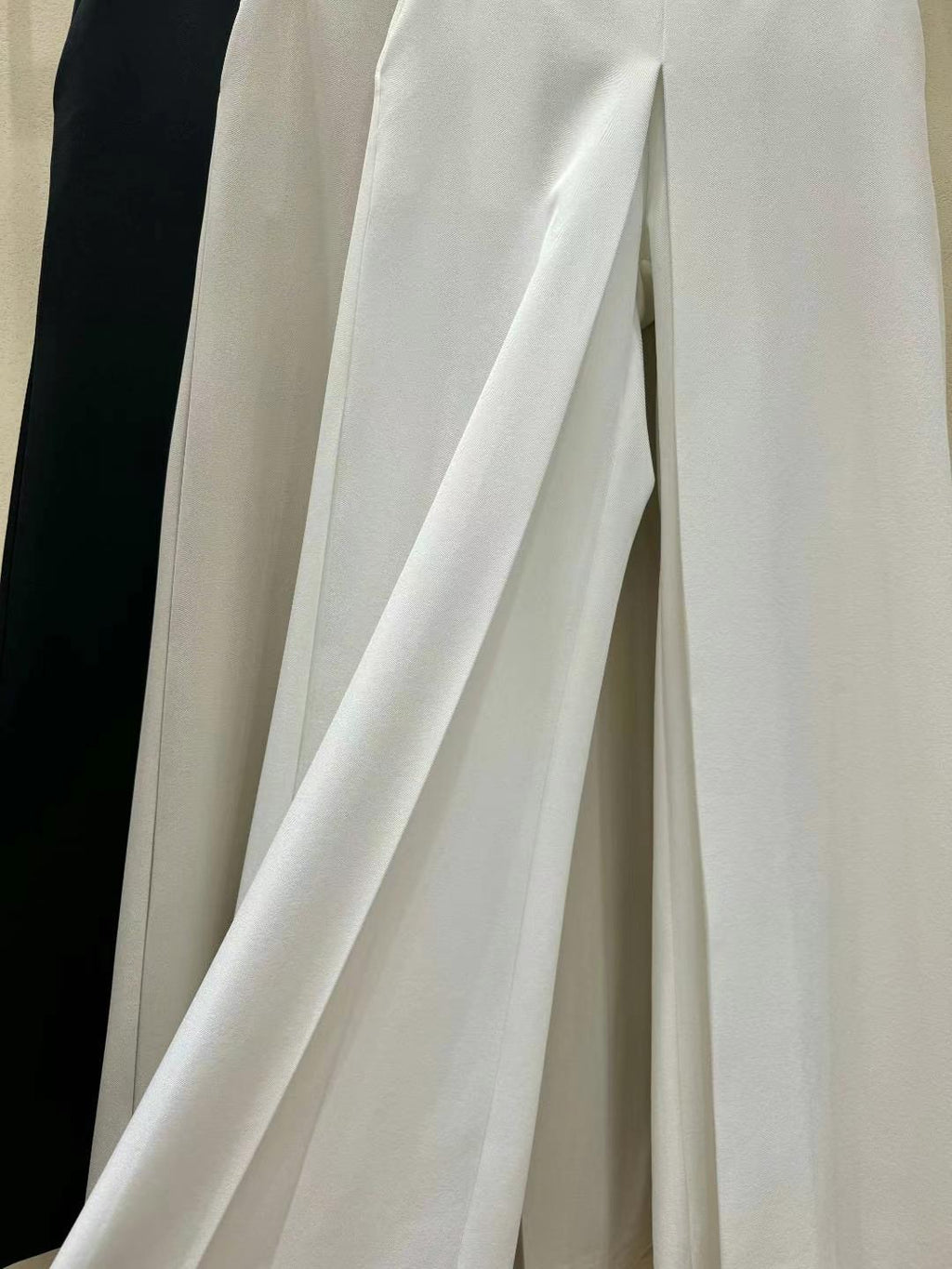 B128 High-Waist Flare Pants (Display)