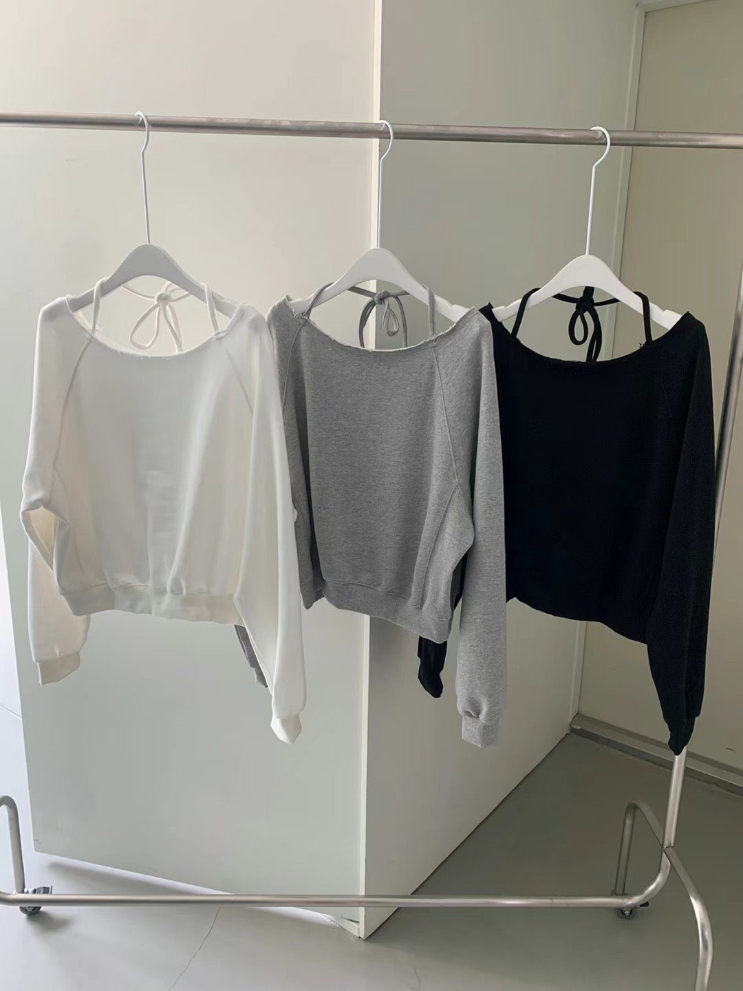 T118 Wide Neck Sweatshirt