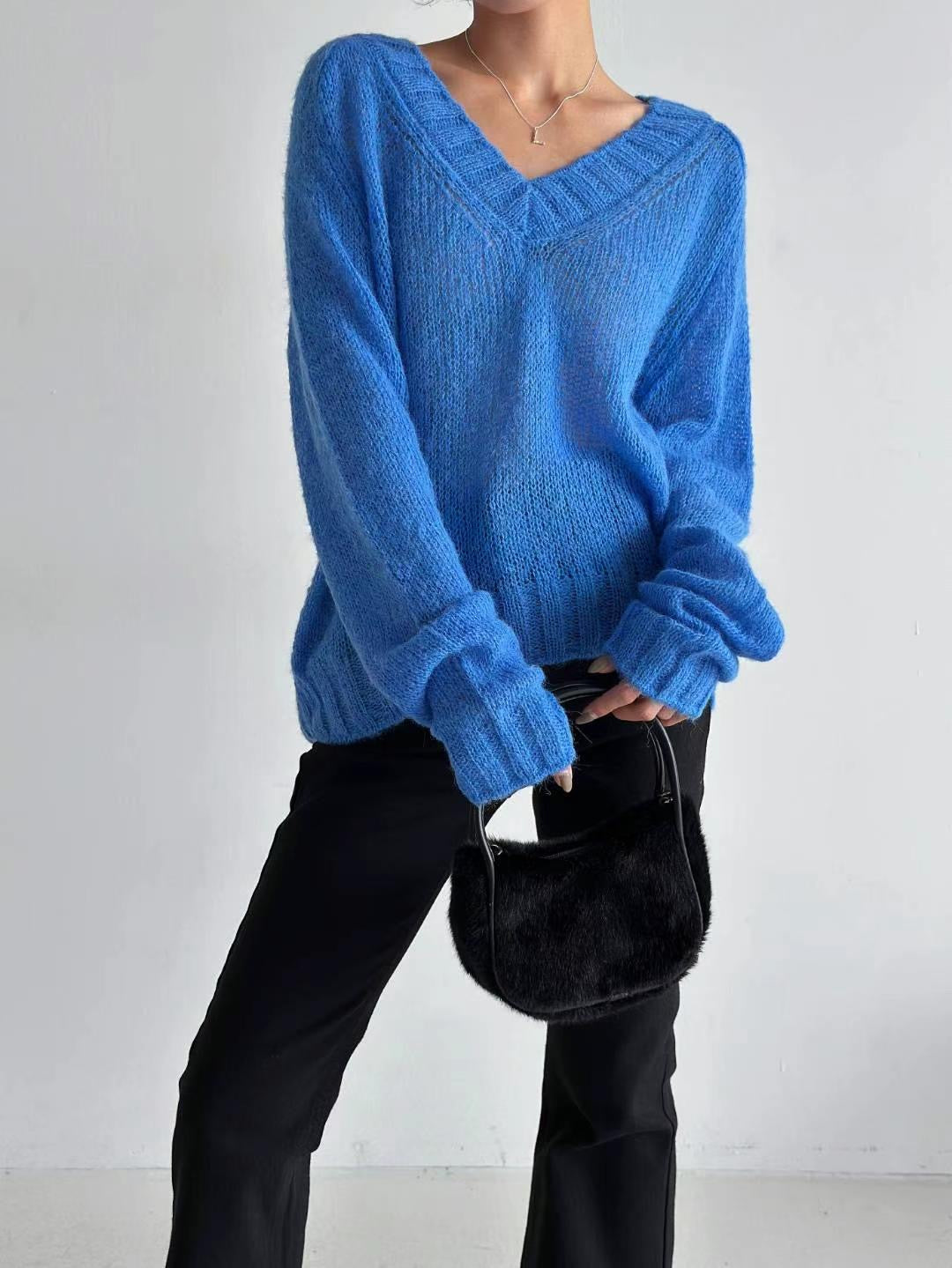 T120 Royal Blue V-Neck Knitted Top