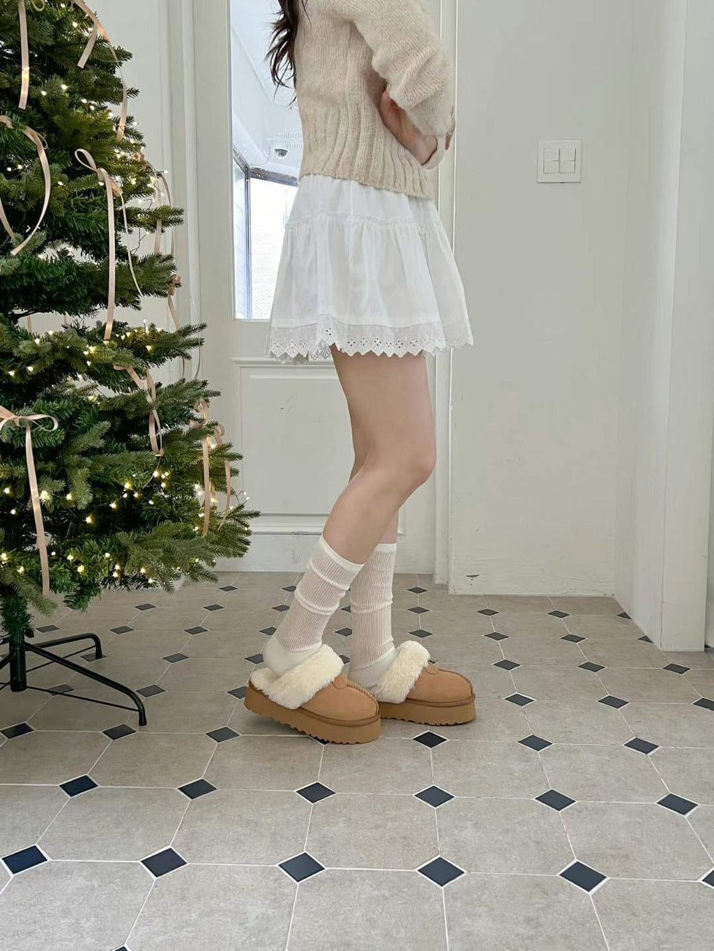 F106 Fuzzy Warm Slippers w/ Strap