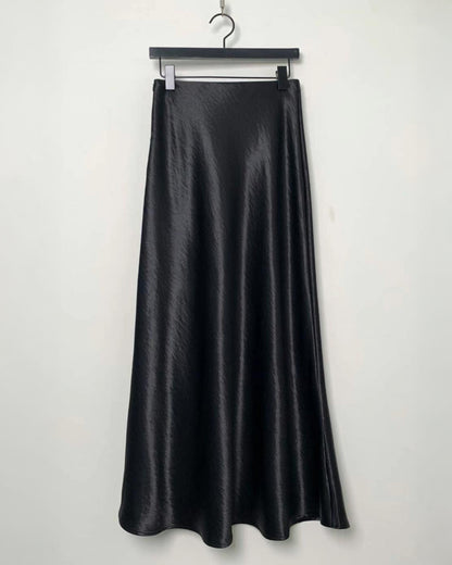 B126 Silky Glow Skirt