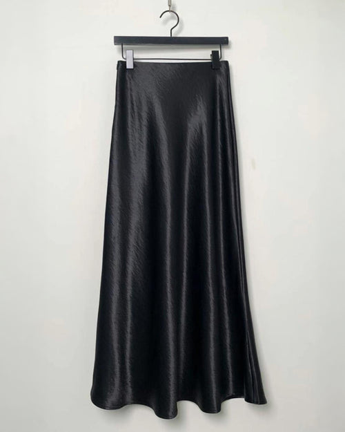 B126 Silky Glow Skirt