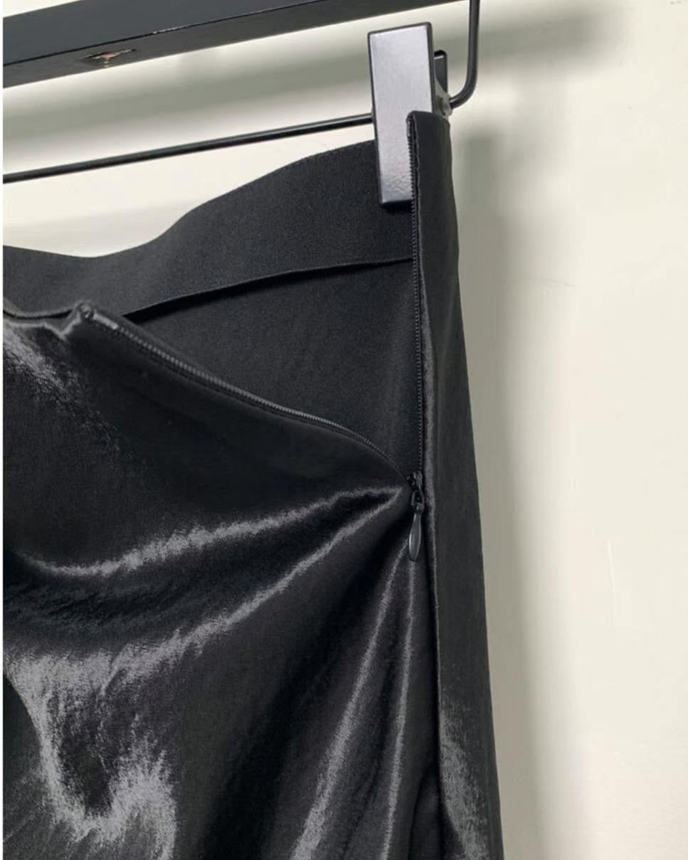 B126 Silky Glow Skirt