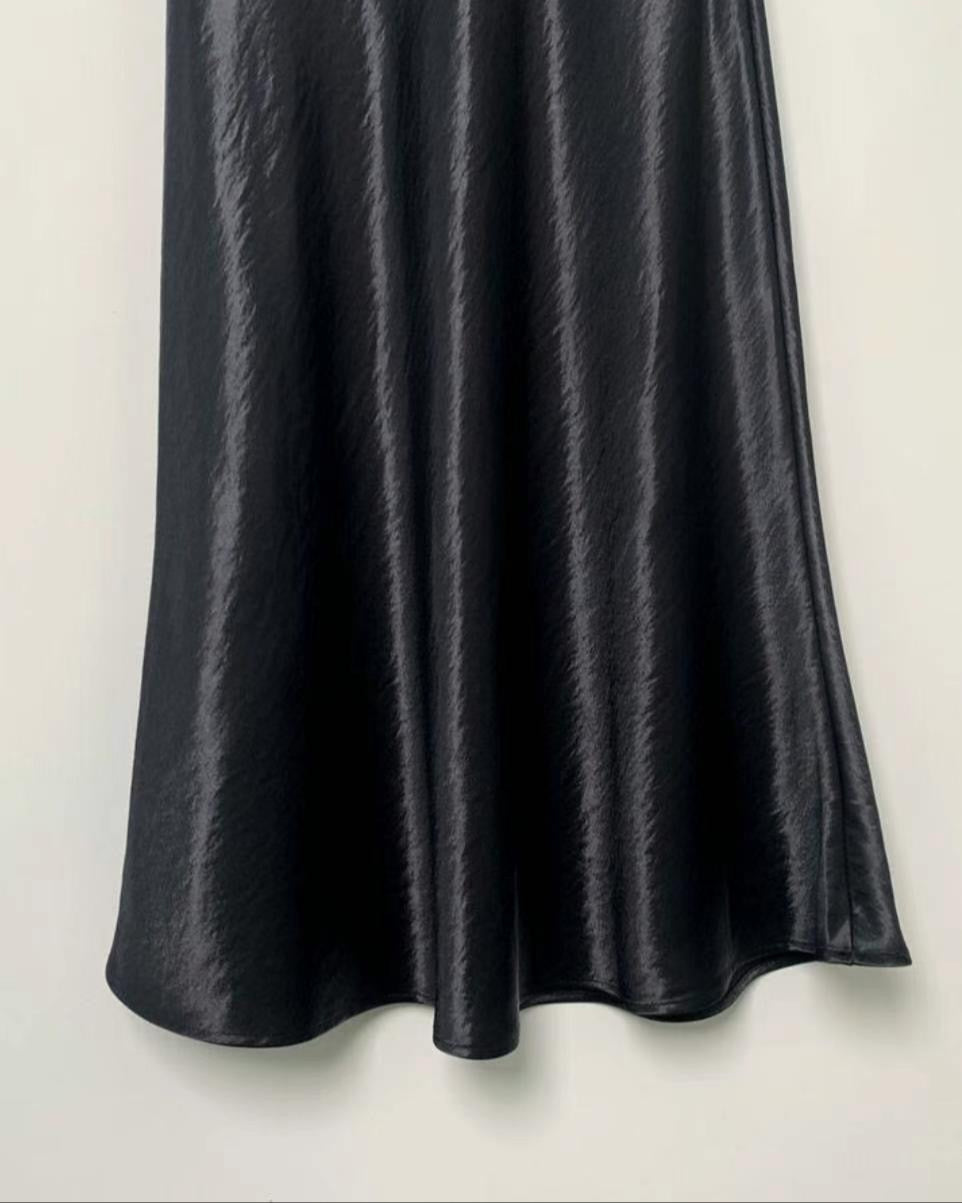 B126 Silky Glow Skirt