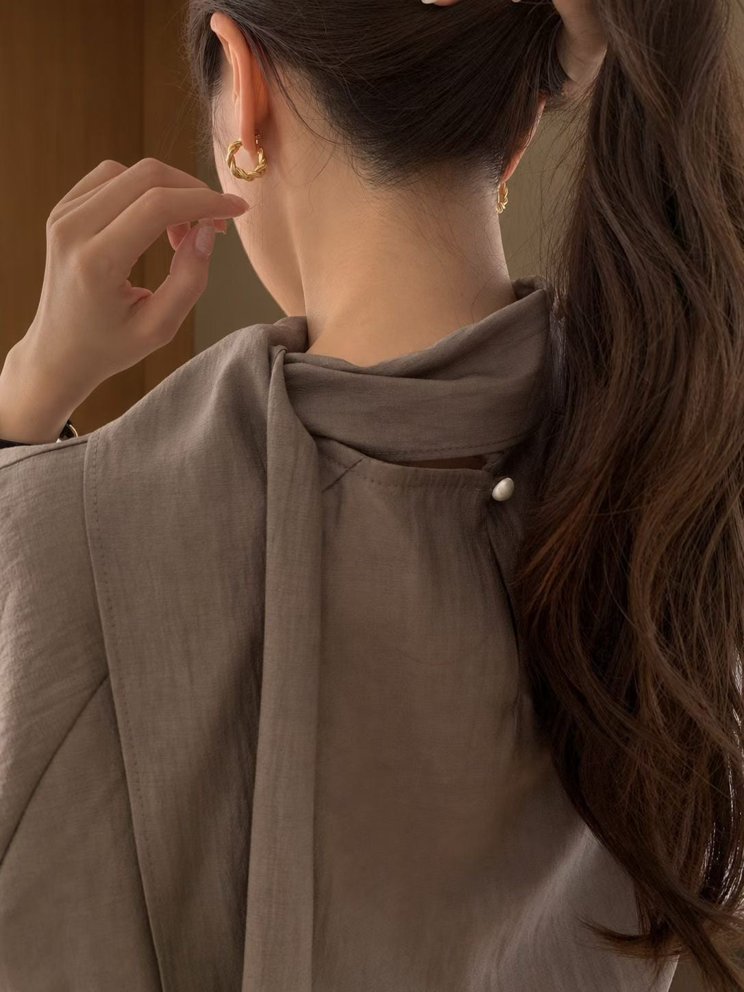 T232 Soft Trace Scarf Blouse back styling